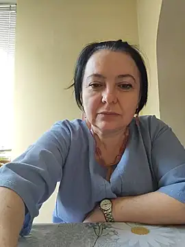 Snapshot of EmmaEmmy40 chatting on June 17, 2026, 5:18 am EmmaEmmy40 online show from June 17, 2026, 5:18 am