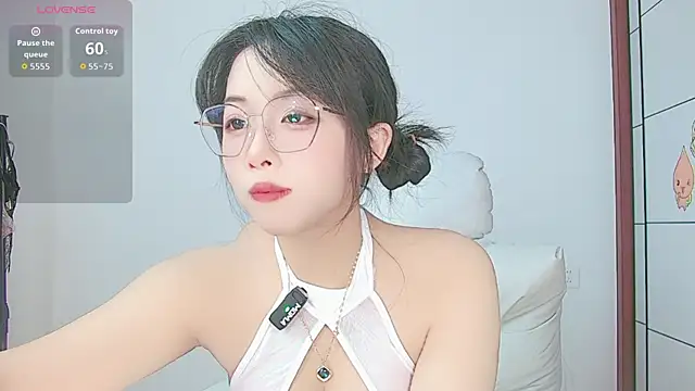 xiaoyu5 online show from May 12, 2026, 12:11 pm