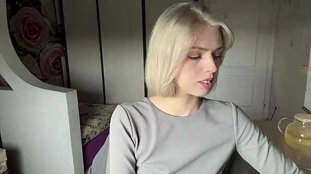 Snapshot of ScarlettRosy chatting on June 6, 2026, 4:39 am ScarlettRosy online show from June 6, 2026, 4:39 am