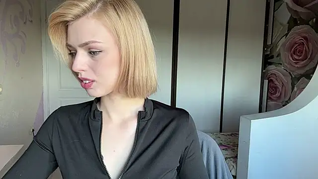 Snapshot of ScarlettRosy chatting on June 2, 2026, 4:12 am ScarlettRosy online show from June 2, 2026, 4:12 am