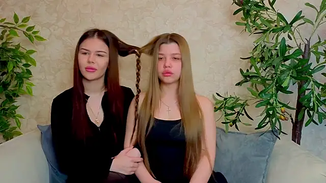 MyriamPuleio online show from May 7, 2026, 7:01 am