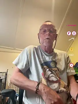 Snapshot of Moonraker64 chatting on July 15, 2026, 9:11 pm Moonraker64 online show from July 15, 2026, 9:11 pm