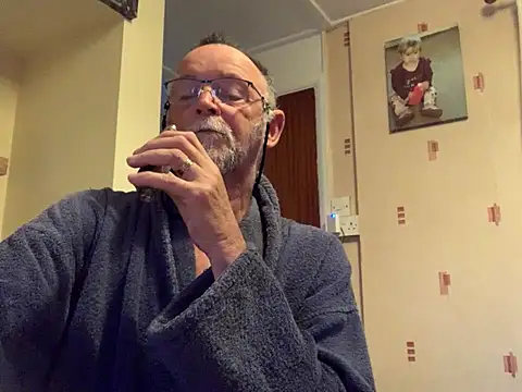 Snapshot of Moonraker64 chatting on August 8, 2026, 5:14 am Moonraker64 online show from August 8, 2026, 5:14 am