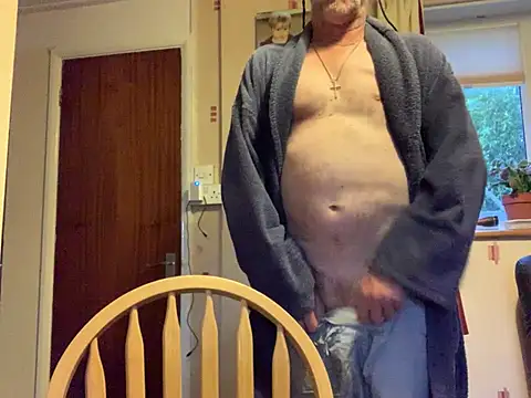 Snapshot of Moonraker64 chatting on July 18, 2026, 4:43 am Moonraker64 online show from July 18, 2026, 4:43 am