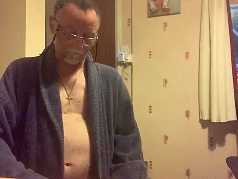 Snapshot of Moonraker64 chatting on May 29, 2026, 4:18 am Moonraker64 online show from May 29, 2026, 4:18 am