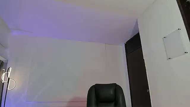 Snapshot of AmaraLewis chatting on May 8, 2026, 6:23 pm AmaraLewis online show from May 8, 2026, 6:23 pm