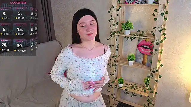 RudyLienna online show from June 7, 2026, 4:28 am