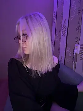 Snapshot of Velvet_Doll_ chatting on June 17, 2026, 4:23 am Velvet Doll online show from June 17, 2026, 4:23 am