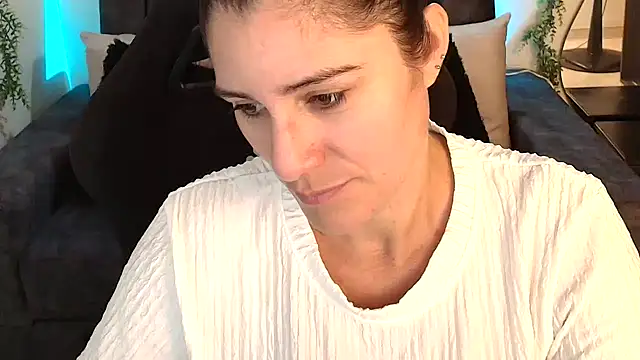 Snapshot of LUCYMILF_SEXY chatting on May 31, 2026, 5:08 pm LUCYMILF SEXY online show from May 31, 2026, 5:08 pm