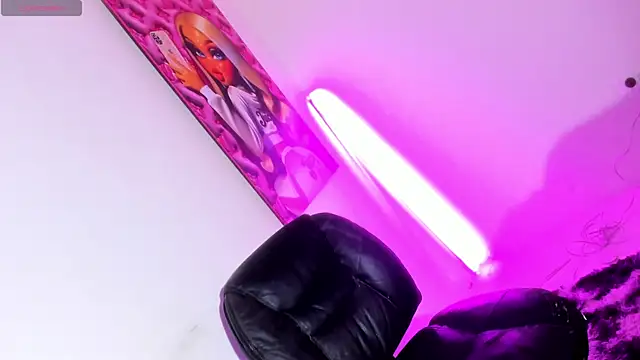 Snapshot of Julieta_princess_ chatting on May 12, 2026, 1:13 am Julieta princess online show from May 12, 2026, 1:13 am