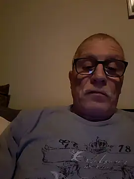 Eddy0763 online show from May 4, 2026, 9:06 pm