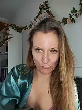 Snapshot of Candy_Cougar chatting on July 9, 2026, 7:09 am Candy Cougar online show from July 9, 2026, 7:09 am