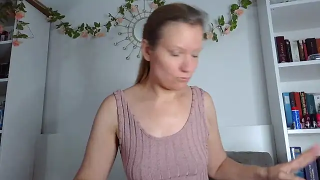 Snapshot of Candy_Cougar chatting on July 26, 2026, 6:53 am Candy Cougar online show from July 26, 2026, 6:53 am