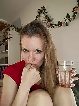 Snapshot of Candy_Cougar chatting on June 27, 2026, 6:41 am Candy Cougar online show from June 27, 2026, 6:41 am
