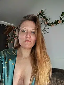Snapshot of Candy_Cougar chatting on July 12, 2026, 6:47 am Candy Cougar online show from July 12, 2026, 6:47 am