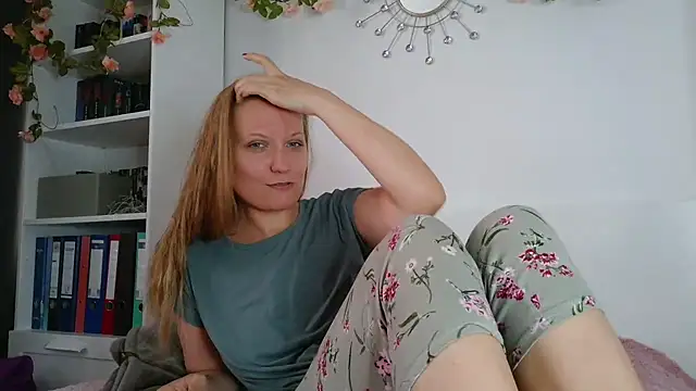 Snapshot of Candy_Cougar chatting on August 3, 2026, 6:54 am Candy Cougar online show from August 3, 2026, 6:54 am