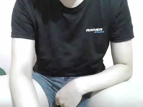 Snapshot of Zineyy chatting on June 4, 2026, 3:38 pm Zineyy online show from June 4, 2026, 3:38 pm