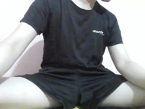 Snapshot of Zineyy chatting on June 28, 2026, 4:24 pm Zineyy online show from June 28, 2026, 4:24 pm