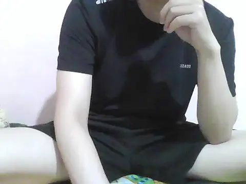 Snapshot of Zineyy chatting on June 19, 2026, 5:19 pm Zineyy online show from June 19, 2026, 5:19 pm