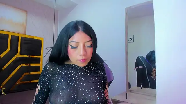 Snapshot of Ey_Im_simone_ chatting on July 2, 2026, 12:33 pm Ey Im simone online show from July 2, 2026, 12:33 pm