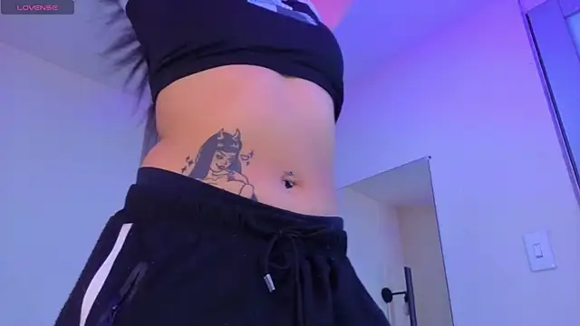 Snapshot of Ey_Im_simone_ chatting on August 5, 2026, 7:19 pm Ey Im simone online show from August 5, 2026, 7:19 pm