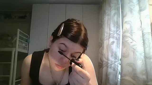 Snapshot of GrayceDeclet chatting on June 19, 2026, 5:24 am GrayceDeclet online show from June 19, 2026, 5:24 am