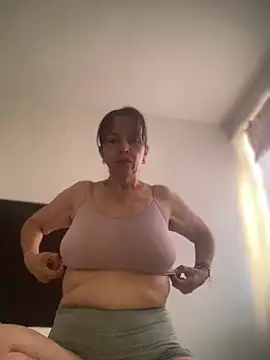 Snapshot of Soy_Camila8 chatting on May 12, 2026, 12:33 pm Soy Camila8 online show from May 12, 2026, 12:33 pm