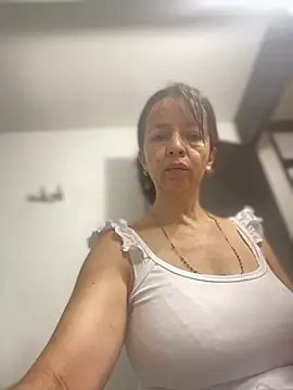 Snapshot of Soy_Camila8 chatting on May 16, 2026, 12:48 pm Soy Camila8 online show from May 16, 2026, 12:48 pm