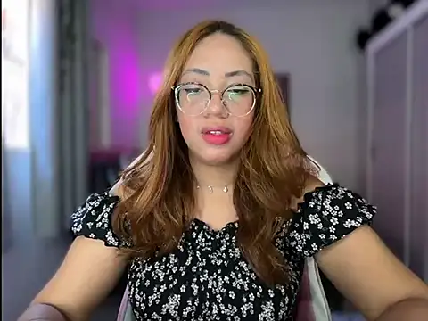 CutieVictoria online show from May 4, 2026, 3:37 pm
