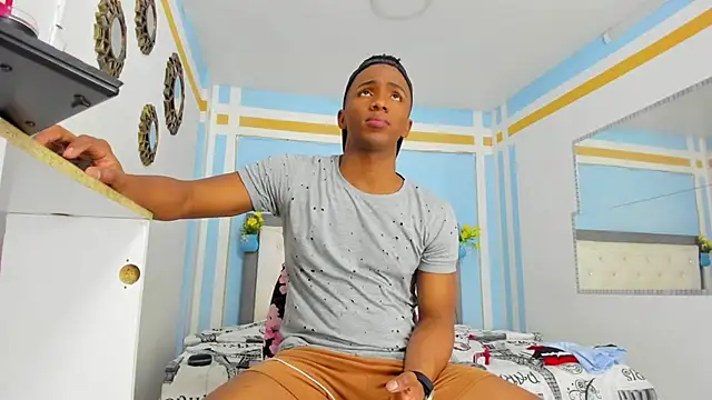 Snapshot of CloeHuffman chatting on May 26, 2026, 8:29 pm CloeHuffman online show from May 26, 2026, 8:29 pm