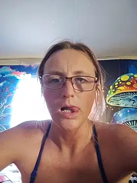Queenle91 online show from May 17, 2026, 8:42 pm