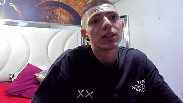 NikyDark online show from May 7, 2026, 4:17 am