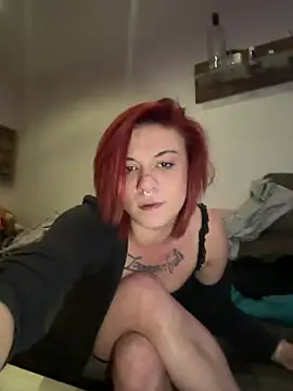 EmilyErdbeeree online show from May 13, 2026, 10:06 pm