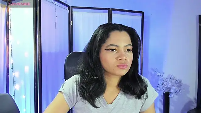 EmmaRay3 online show from May 27, 2026, 12:12 pm