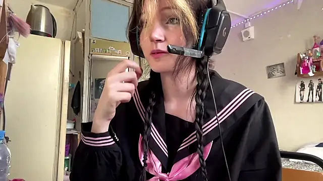 Berlinettagray online show from May 6, 2026, 2:54 pm