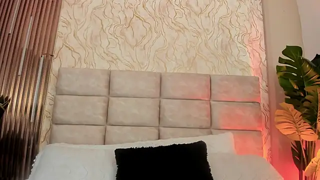 Snapshot of GinaSalanne chatting on July 25, 2026, 12:44 pm GinaSalanne online show from July 25, 2026, 12:44 pm