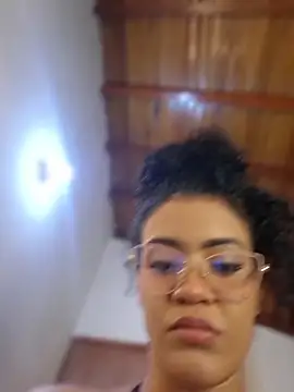 Alondra1810 online show from June 26, 2026, 9:53 pm