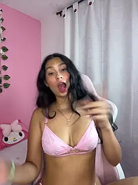 Snapshot of melody_flowers18 chatting on May 18, 2026, 2:44 am melody flowers18 online show from May 18, 2026, 2:44 am