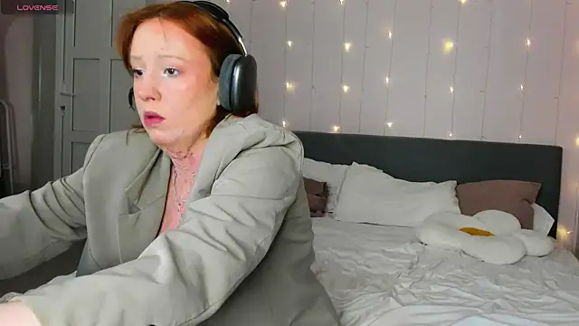 Snapshot of Maya_foxy chatting on May 23, 2026, 3:05 am Maya foxy online show from May 23, 2026, 3:05 am