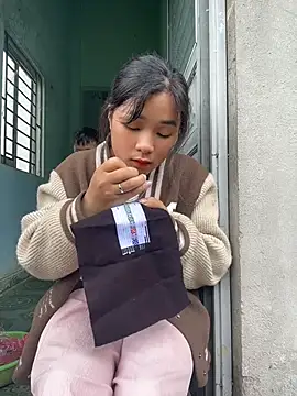 Snapshot of Lyly_damdang chatting on May 10, 2026, 1:53 am Lyly damdang online show from May 10, 2026, 1:53 am
