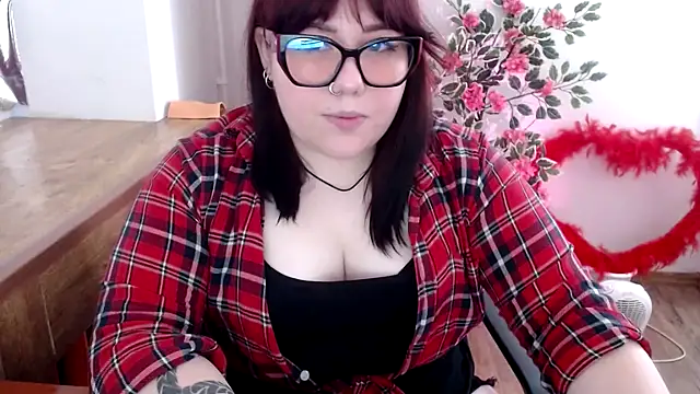 Snapshot of KarolinasHot chatting on May 27, 2026, 5:31 pm KarolinasHot online show from May 27, 2026, 5:31 pm