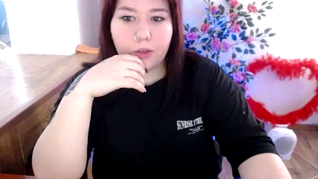 Snapshot of KarolinasHot chatting on May 26, 2026, 10:35 am KarolinasHot online show from May 26, 2026, 10:35 am