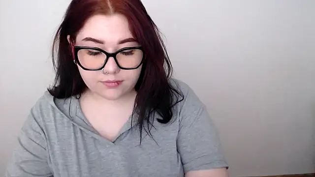 Snapshot of KarolinasHot chatting on May 6, 2026, 7:45 am KarolinasHot online show from May 6, 2026, 7:45 am
