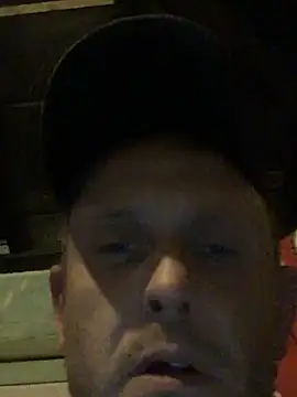 Snapshot of Marcin43w chatting on May 5, 2026, 6:22 pm Marcin43w online show from May 5, 2026, 6:22 pm