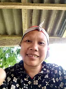 lustfulsister online show from May 6, 2026, 5:22 am