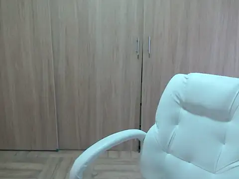 Snapshot of Haileey_ross chatting on June 24, 2026, 6:28 pm Haileey ross online show from June 24, 2026, 6:28 pm