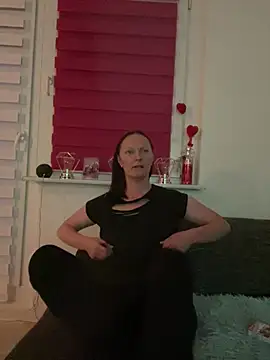 Snapshot of LindaLee90 chatting on June 25, 2026, 8:25 pm LindaLee90 online show from June 25, 2026, 8:25 pm