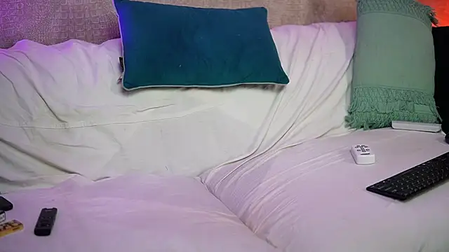 KimJada online show from June 14, 2026, 2:24 am