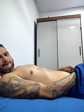 Lucasnono online show from May 10, 2026, 1:42 am