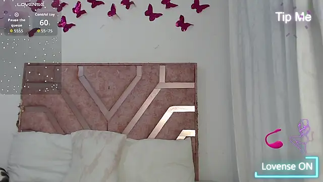 Snapshot of roxy-fox chatting on May 12, 2026, 2:52 am roxy-fox online show from May 12, 2026, 2:52 am
